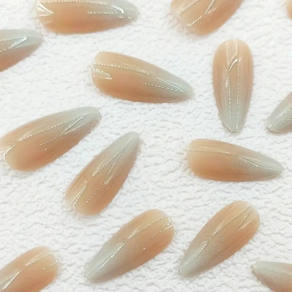 24 Pieces Fake Press On Nails - Picture 2 of 6